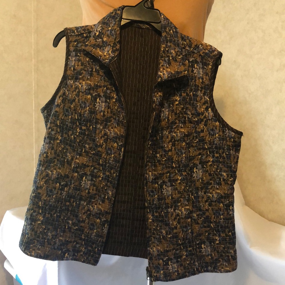 Women’s zip up vest.
